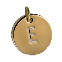 Load image into Gallery viewer, the beach and back gold disc charm with letter E

