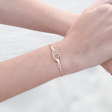 Load image into Gallery viewer, marco island collection single tulip shell adjustable bracelet
